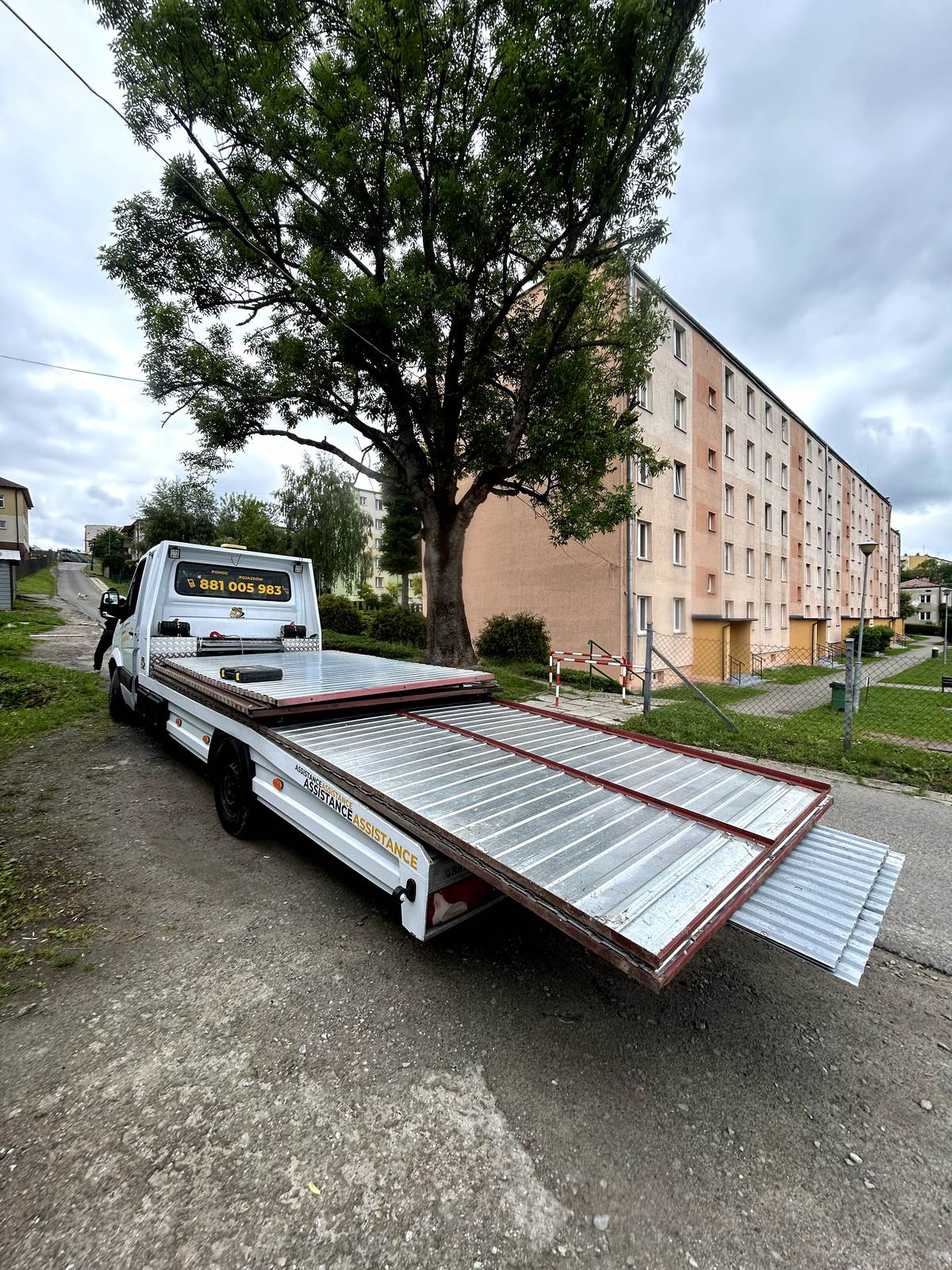 Laweta MLAG gotowa do wyjazdu na zgłoszenie pomocy drogowej w Krośnie
