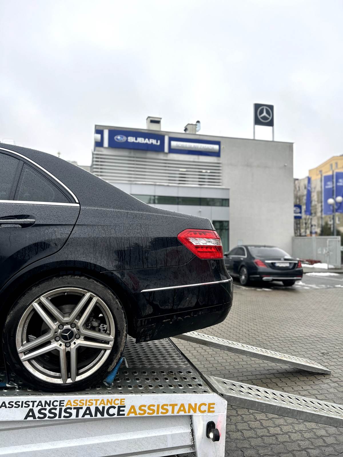 Transport Mercedesa AMG na lawecie MLAG do serwisu